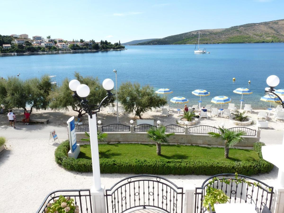 Villa Mediterana Seget Vranjica Bagian luar foto