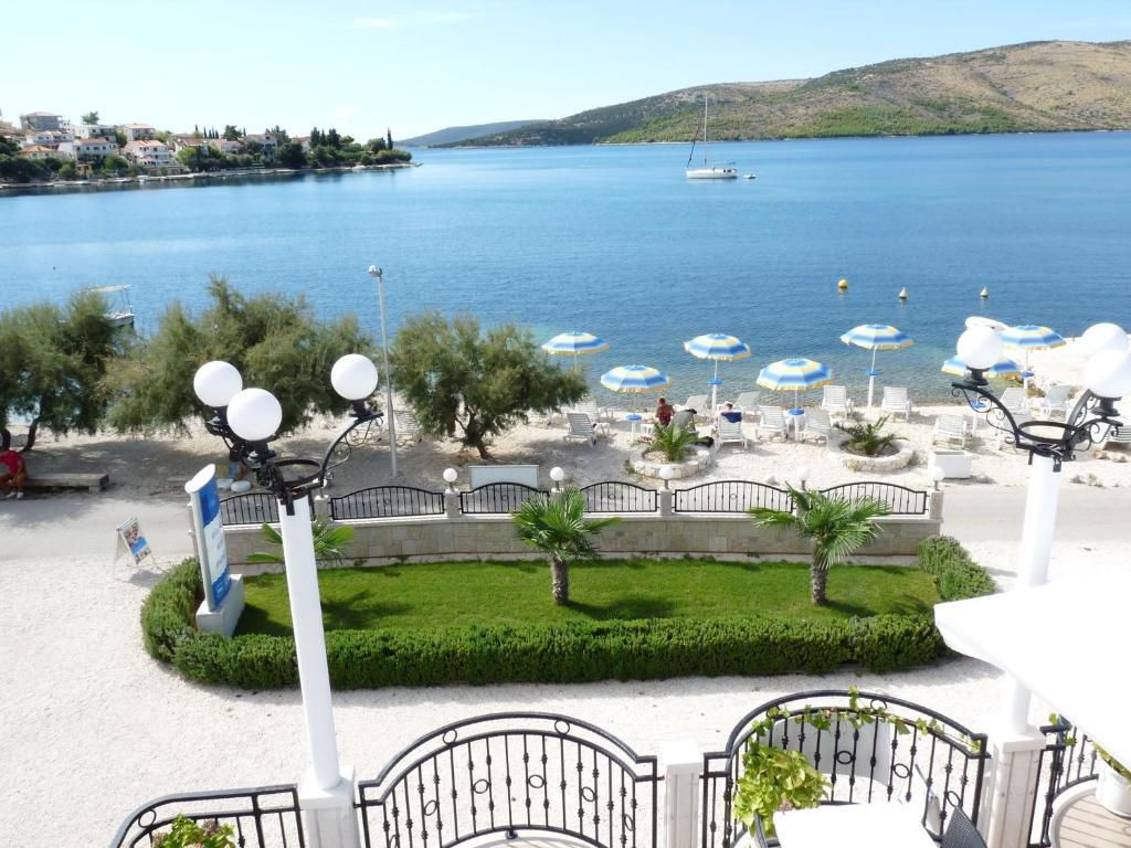Villa Mediterana Seget Vranjica Ruang foto