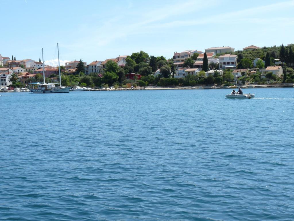 Villa Mediterana Seget Vranjica Bagian luar foto