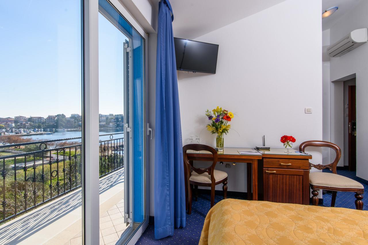 Villa Mediterana Seget Vranjica Bagian luar foto