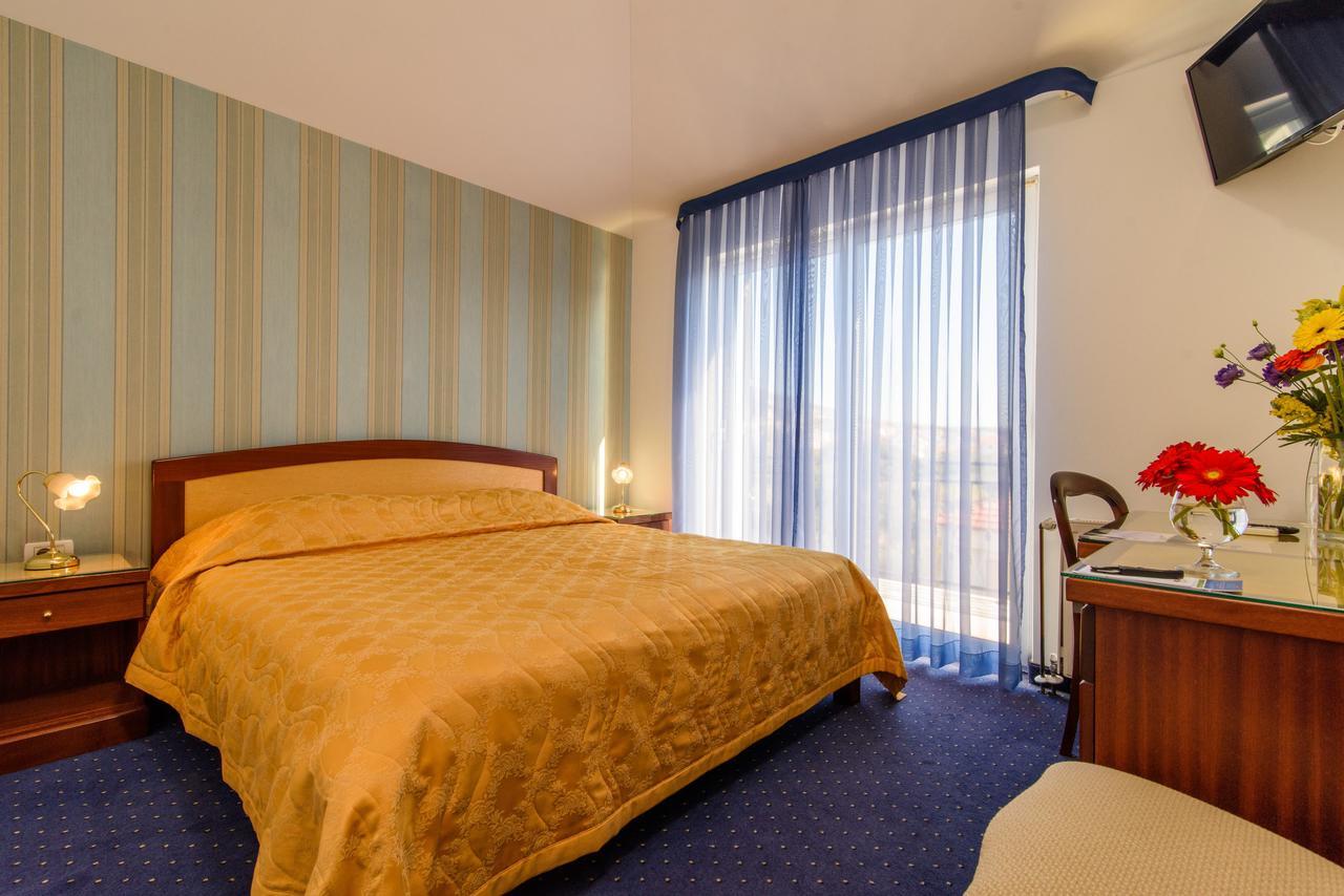 Villa Mediterana Seget Vranjica Bagian luar foto