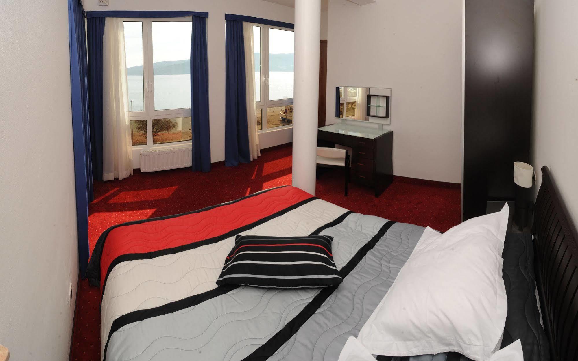 Villa Mediterana Seget Vranjica Bagian luar foto