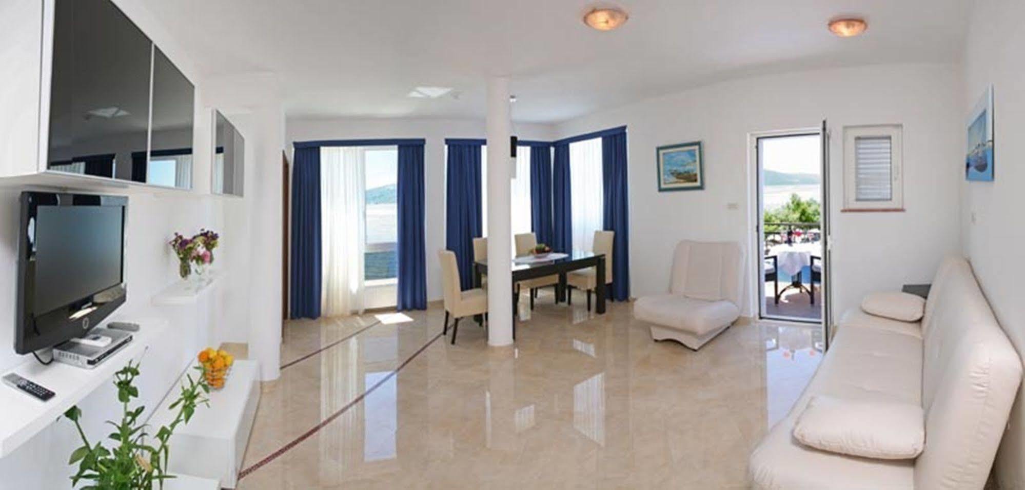 Villa Mediterana Seget Vranjica Bagian luar foto