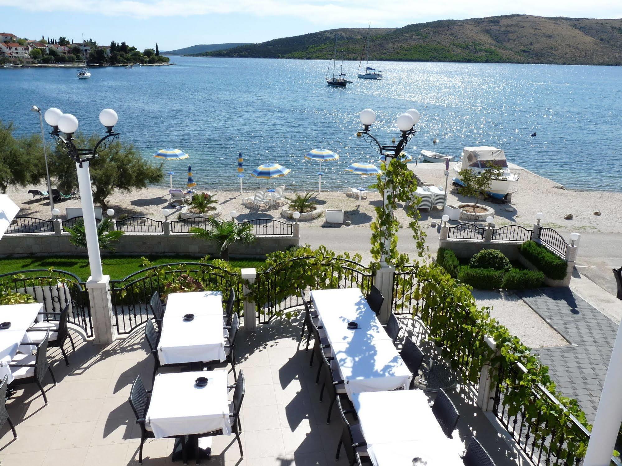Villa Mediterana Seget Vranjica Bagian luar foto