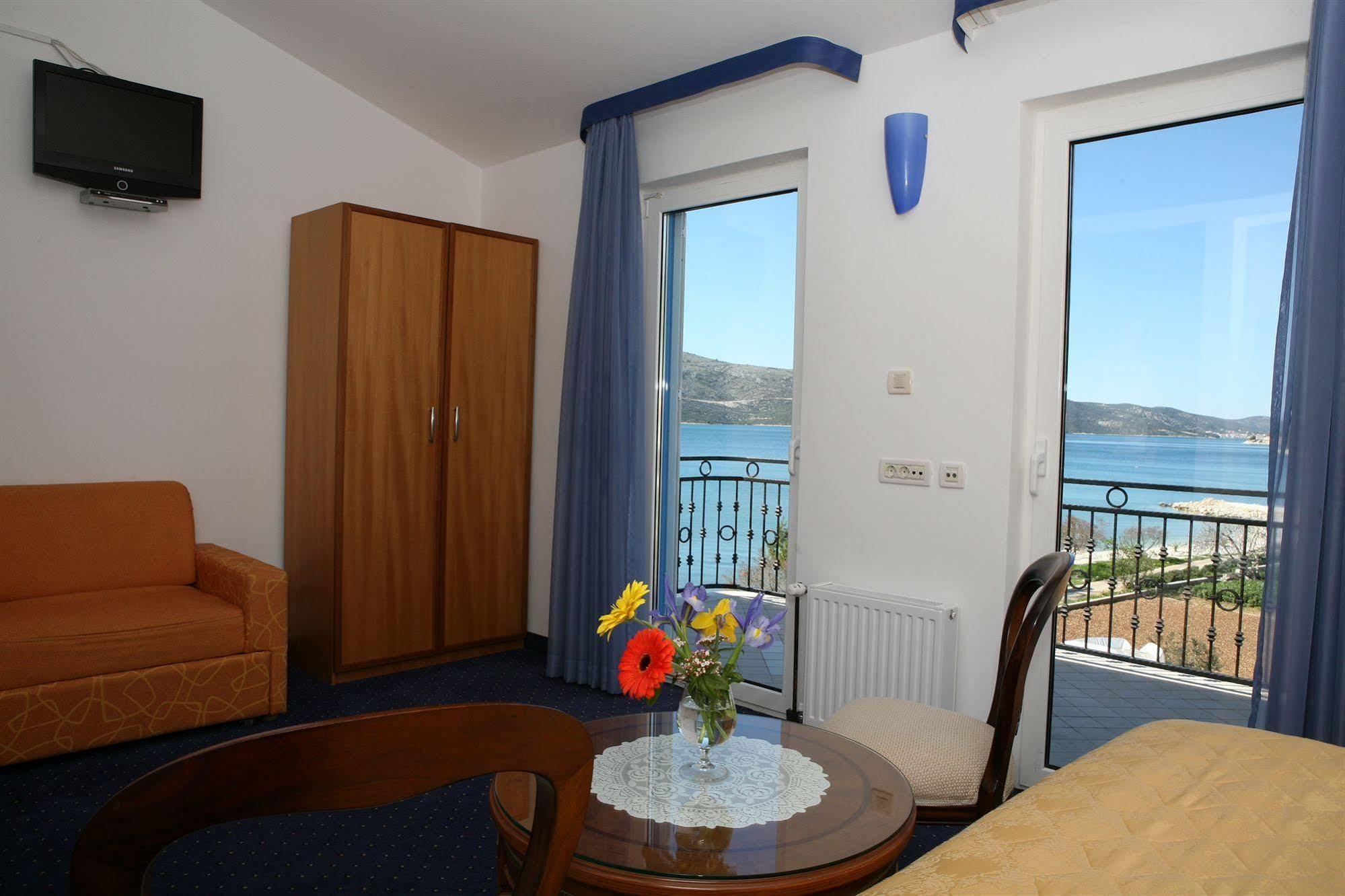 Villa Mediterana Seget Vranjica Bagian luar foto