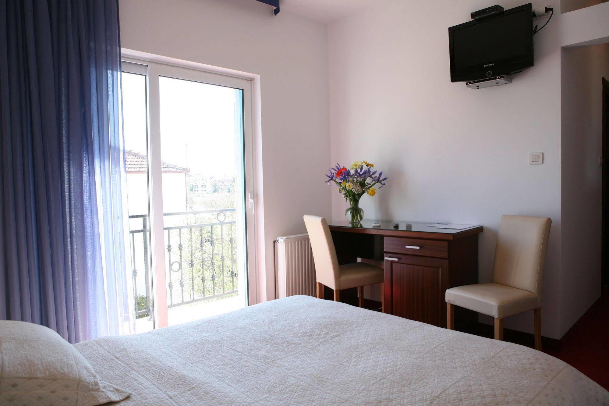 Villa Mediterana Seget Vranjica Bagian luar foto