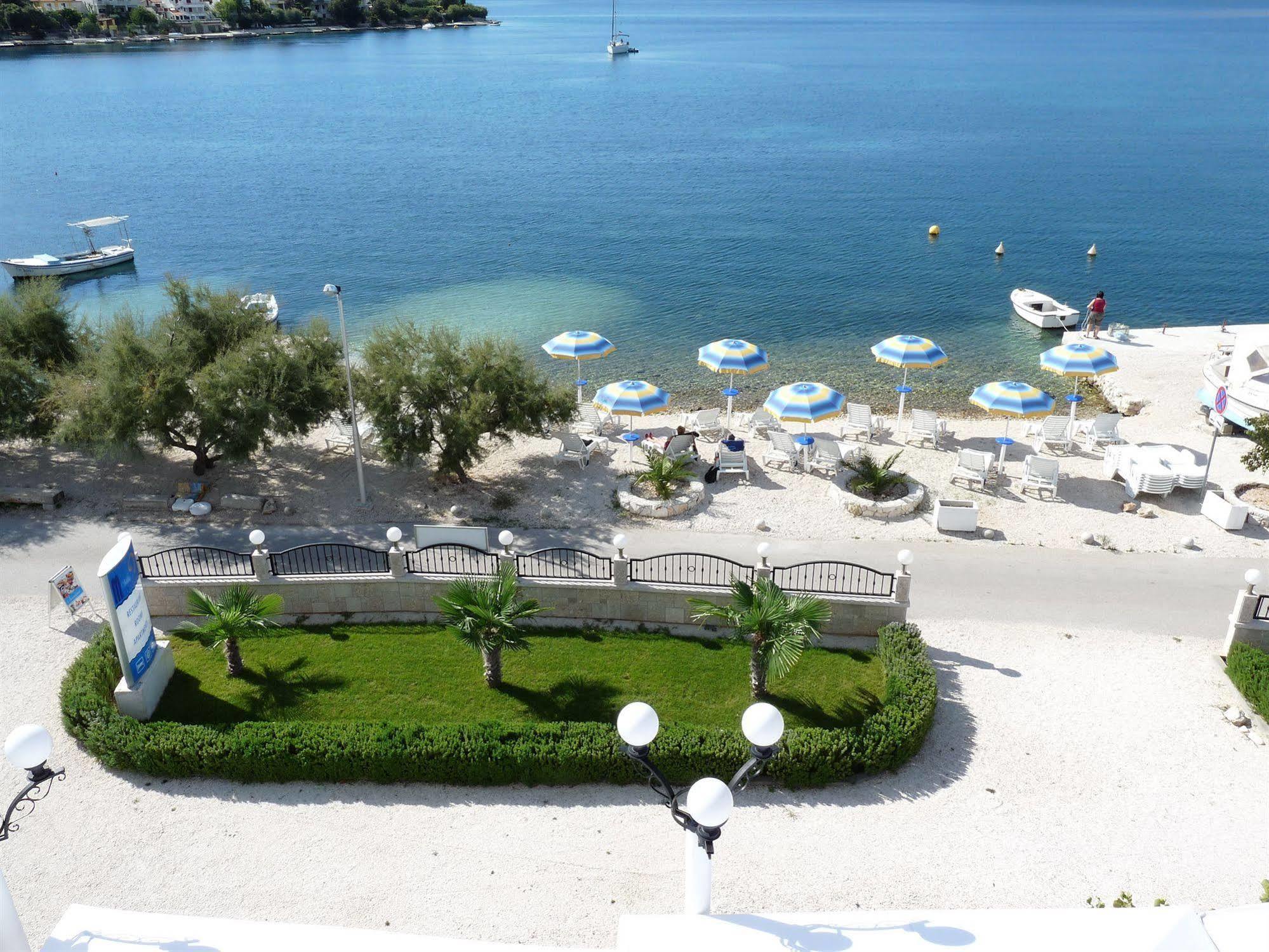 Villa Mediterana Seget Vranjica Bagian luar foto